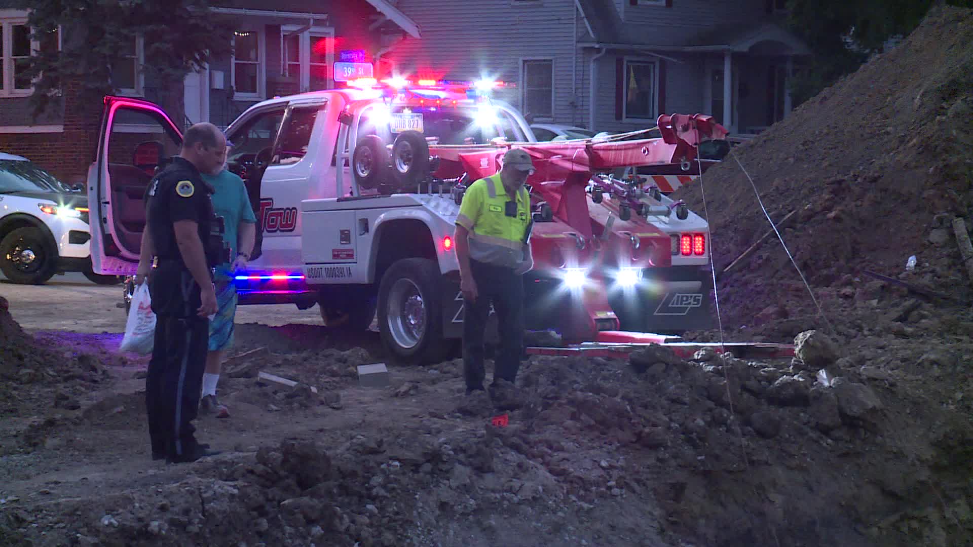 SUV crashes into construction zone, deep hole early Thursday in Des ...