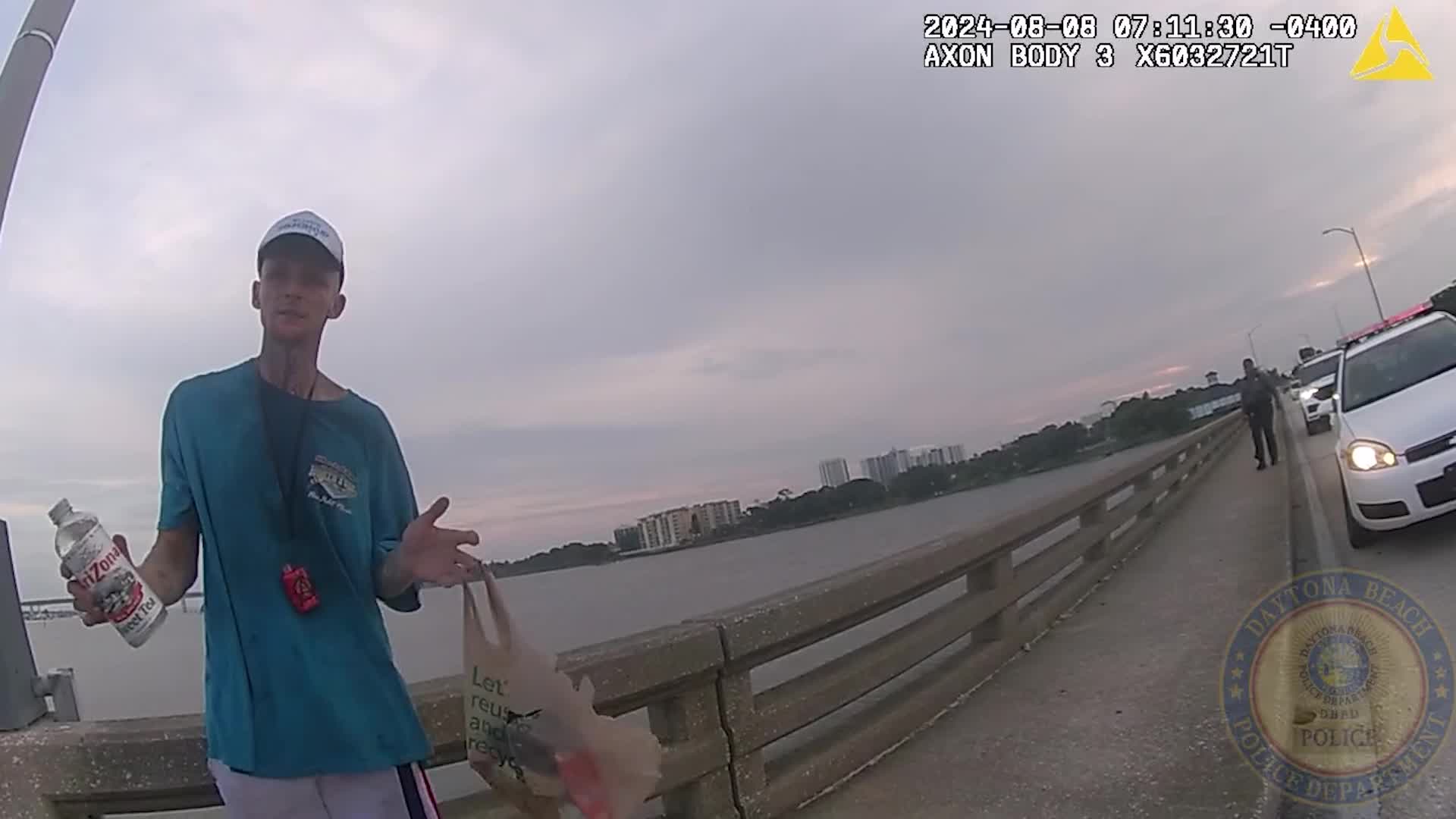 VIDEO: Robbery suspect jumps off Florida bridge to escape police – WFLA