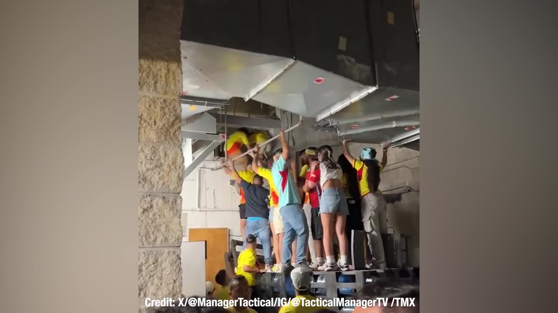 Fans climb through vents at Florida stadium as chaos ensues ahead of ...